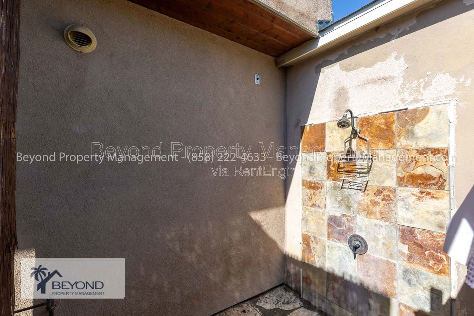 ****LOCATION !!! LOCATION !!!! BEAUTIFUL 3 -BED ROOM COASTAL LIVING-!!! property image