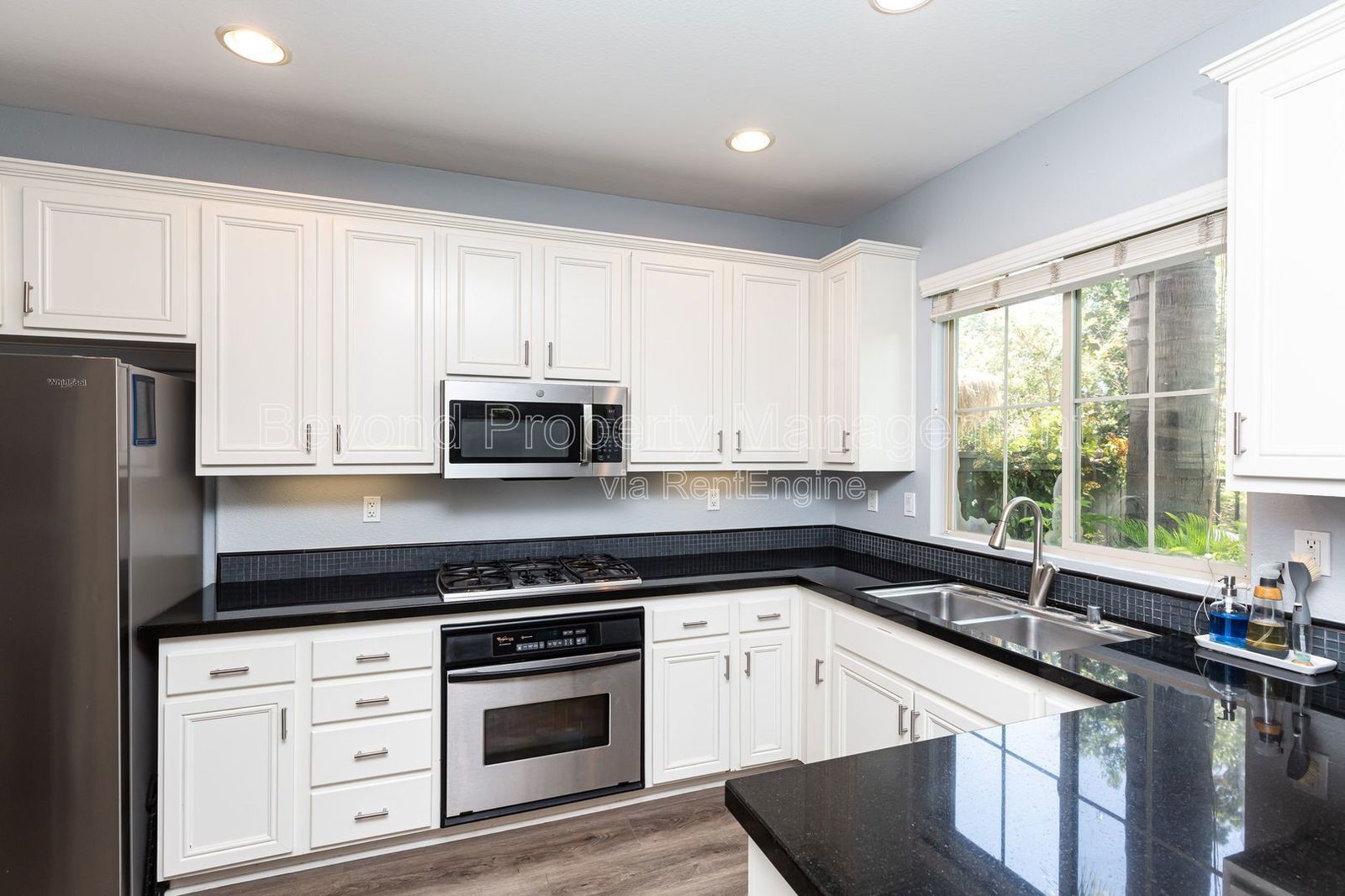 **STEPS FROM SNAPDRAGON STADIUM  -MISSION VALLEY***2/2 TOWNHOME W/ 2 CAR GARAGE***WALKING TRAIL**POOLS**TENNIS COURT**GYM property image