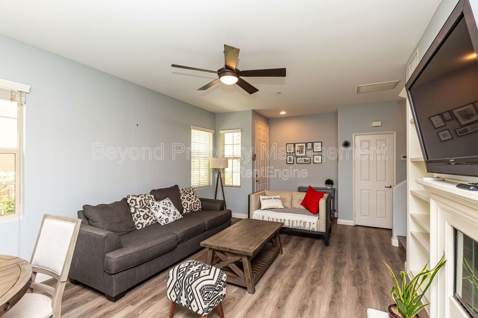 **STEPS FROM SNAPDRAGON STADIUM  -MISSION VALLEY***2/2 TOWNHOME W/ 2 CAR GARAGE***WALKING TRAIL**POOLS**TENNIS COURT**GYM property image