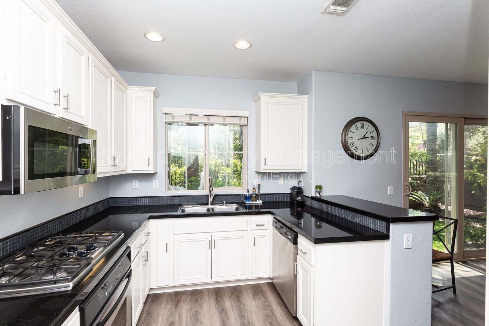 **STEPS FROM SNAPDRAGON STADIUM  -MISSION VALLEY***2/2 TOWNHOME W/ 2 CAR GARAGE***WALKING TRAIL**POOLS**TENNIS COURT**GYM property image