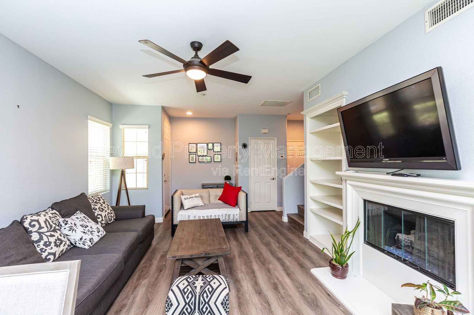 **STEPS FROM SNAPDRAGON STADIUM  -MISSION VALLEY***2/2 TOWNHOME W/ 2 CAR GARAGE***WALKING TRAIL**POOLS**TENNIS COURT**GYM property image