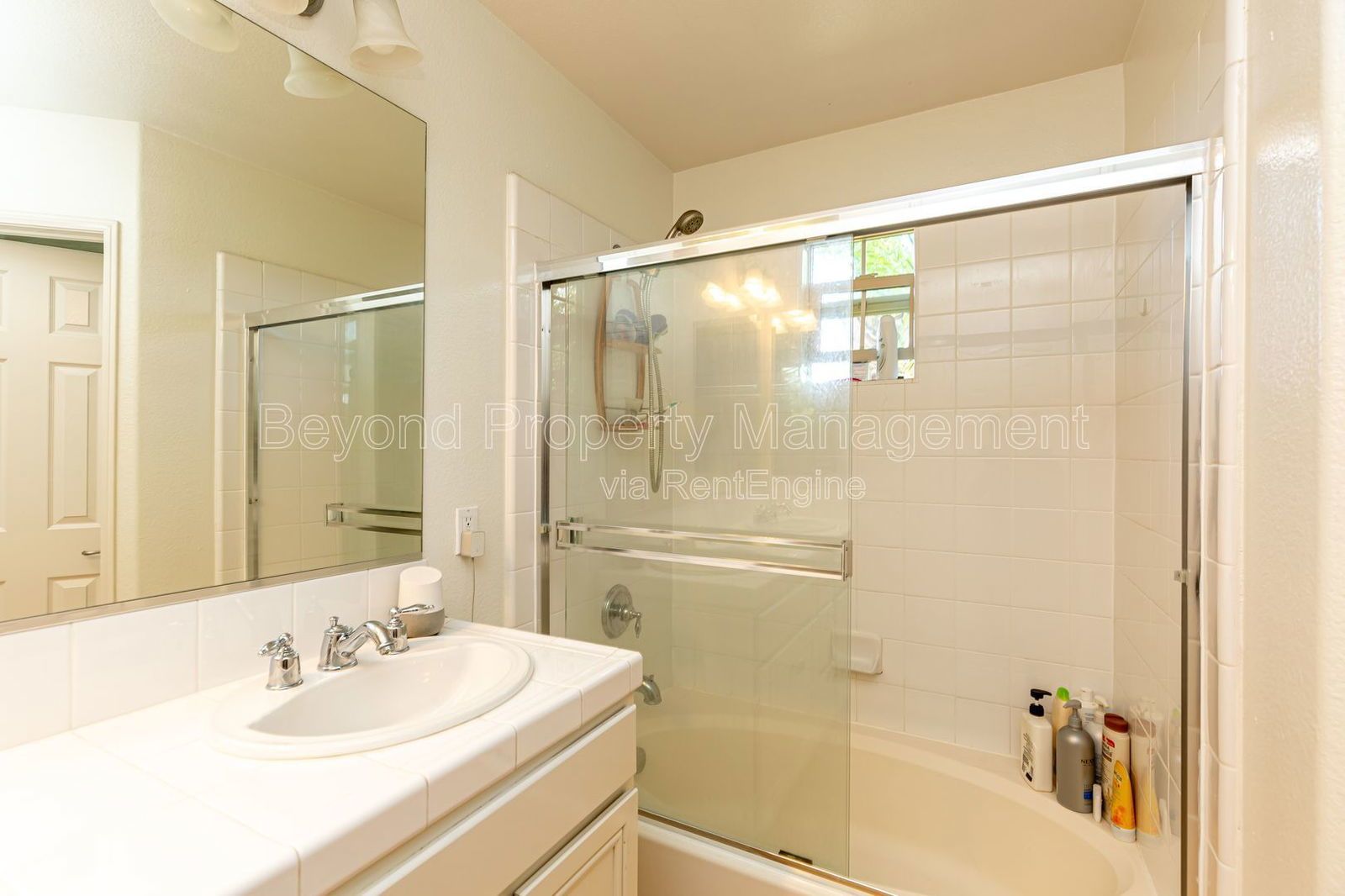 **STEPS FROM SNAPDRAGON STADIUM  -MISSION VALLEY***2/2 TOWNHOME W/ 2 CAR GARAGE***WALKING TRAIL**POOLS**TENNIS COURT**GYM property image