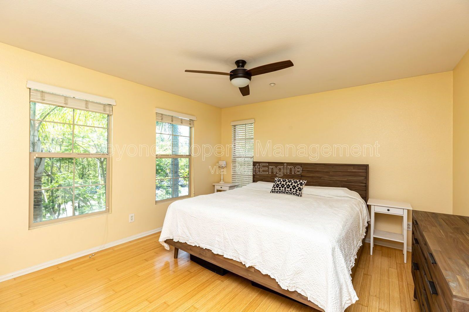 **STEPS FROM SNAPDRAGON STADIUM  -MISSION VALLEY***2/2 TOWNHOME W/ 2 CAR GARAGE***WALKING TRAIL**POOLS**TENNIS COURT**GYM property image