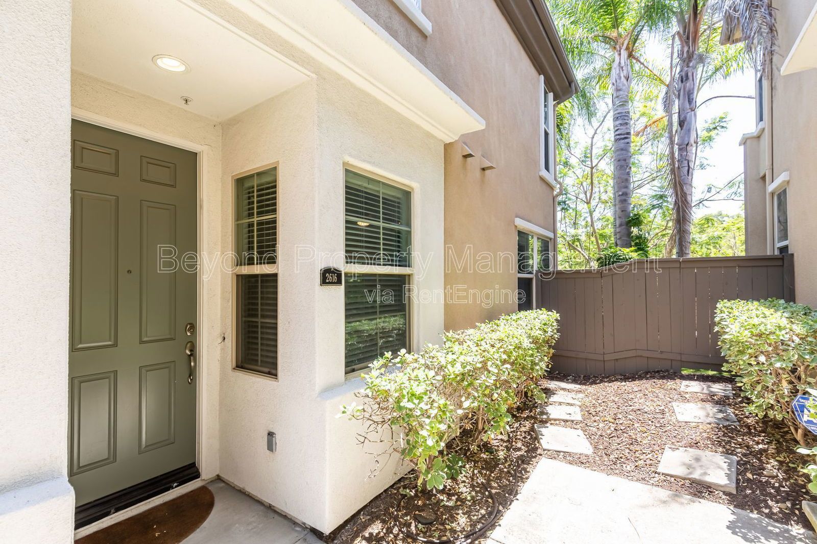 **STEPS FROM SNAPDRAGON STADIUM  -MISSION VALLEY***2/2 TOWNHOME W/ 2 CAR GARAGE***WALKING TRAIL**POOLS**TENNIS COURT**GYM property image