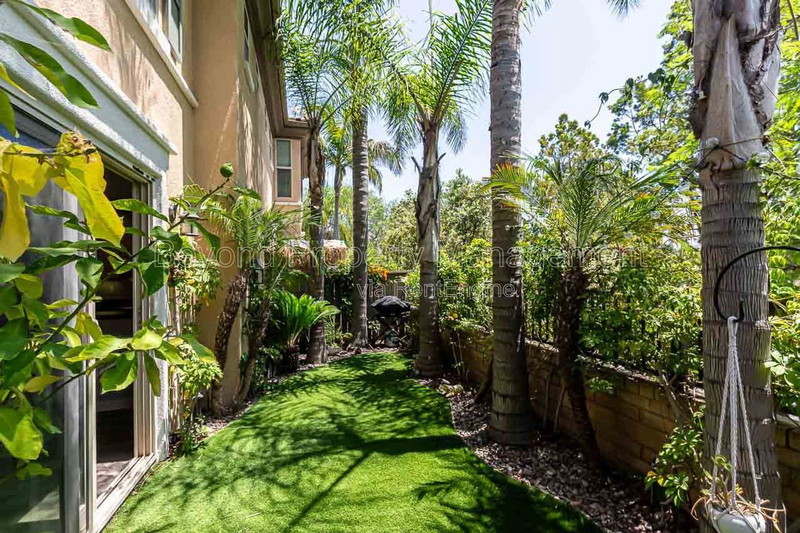 **STEPS FROM SNAPDRAGON STADIUM  -MISSION VALLEY***2/2 TOWNHOME W/ 2 CAR GARAGE***WALKING TRAIL**POOLS**TENNIS COURT**GYM property image