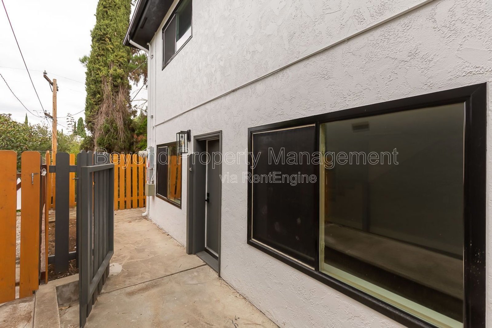 ***CONTEMPORARY COMFORT ***COLLEGE AREA***STYLISH STUDIO***HURRY WON'T LAST LONG*** property image