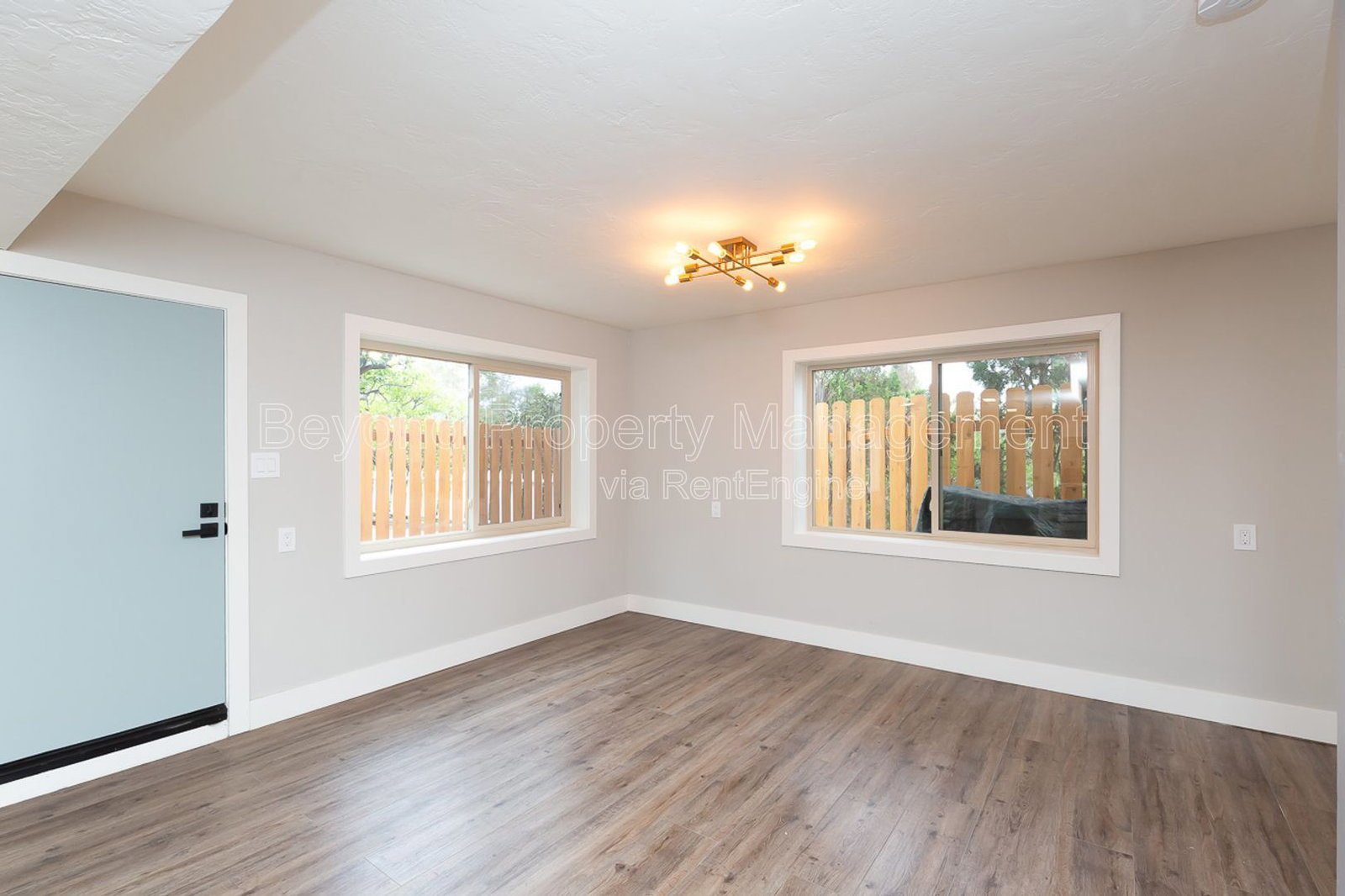 ***CONTEMPORARY COMFORT ***COLLEGE AREA***STYLISH STUDIO***HURRY WON'T LAST LONG*** property image