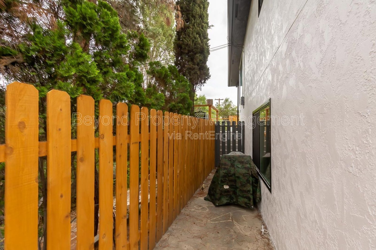 ***CONTEMPORARY COMFORT ***COLLEGE AREA***STYLISH STUDIO***HURRY WON'T LAST LONG*** property image