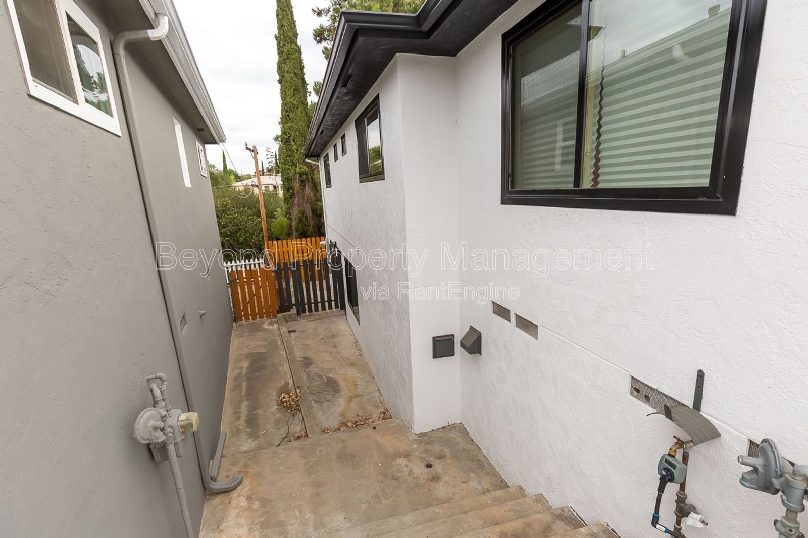 ***CONTEMPORARY COMFORT ***COLLEGE AREA***STYLISH STUDIO***HURRY WON'T LAST LONG*** property image