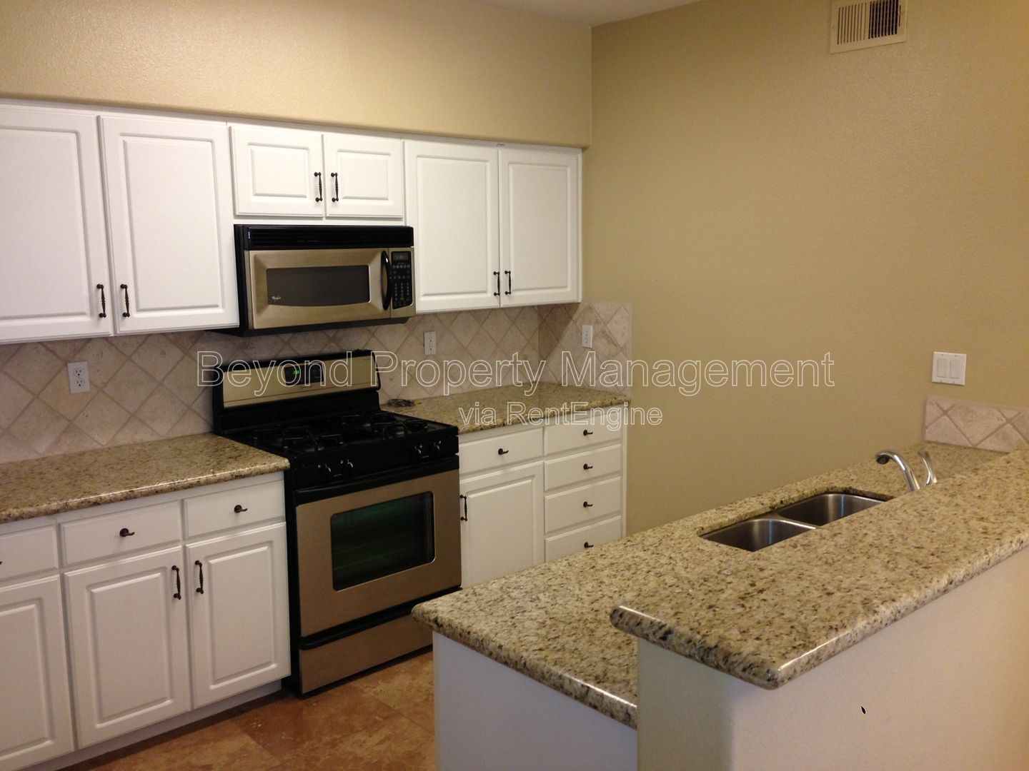 ***GORGEOUS 2 BED 2BATH CONDO***DEL MAR***ASSIGNED PARKING***GRANITE COUNTERS***PET FRIENDLY*** property image
