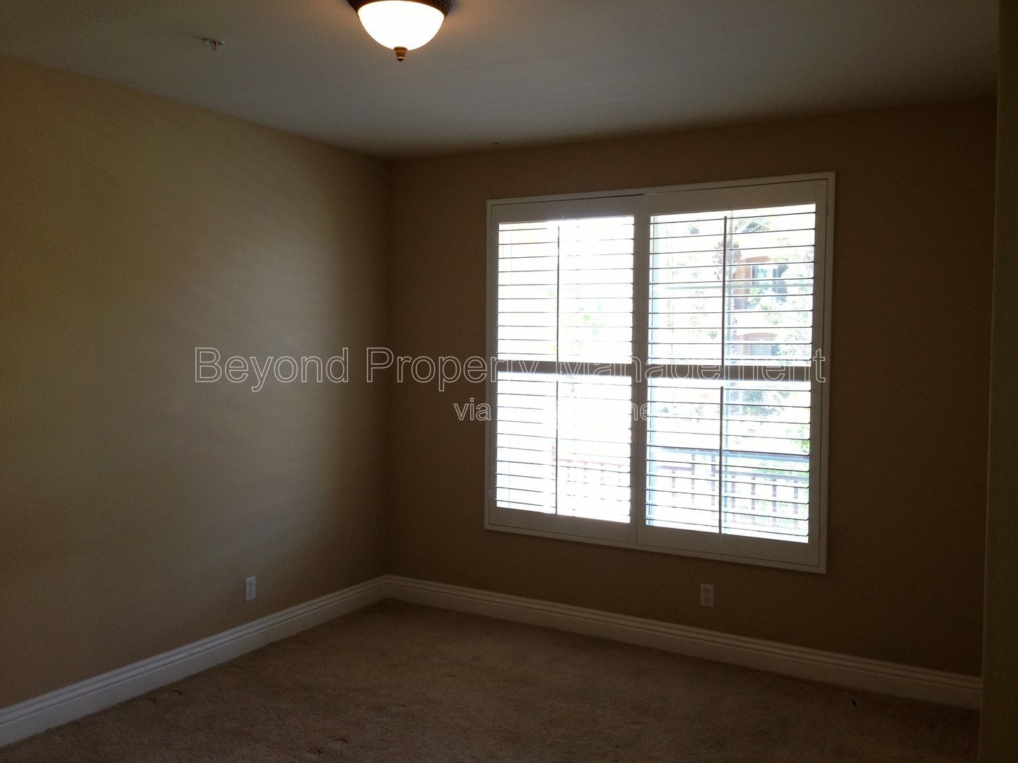 ***GORGEOUS 2 BED 2BATH CONDO***DEL MAR***ASSIGNED PARKING***GRANITE COUNTERS***PET FRIENDLY*** property image