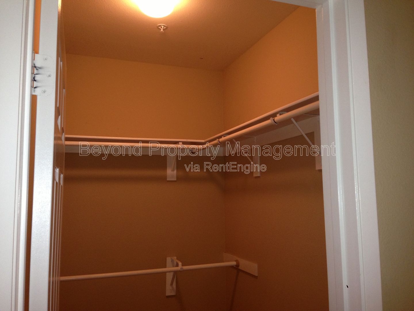 ***GORGEOUS 2 BED 2BATH CONDO***DEL MAR***ASSIGNED PARKING***GRANITE COUNTERS***PET FRIENDLY*** property image
