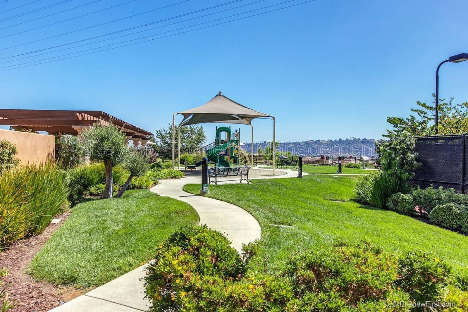 PRIME MISSION VALLEY LIVING – SPACIOUS 3BR TOWNHOME IN EXCLUSIVE COMMUNITY !!! PET FRIENDLY property image