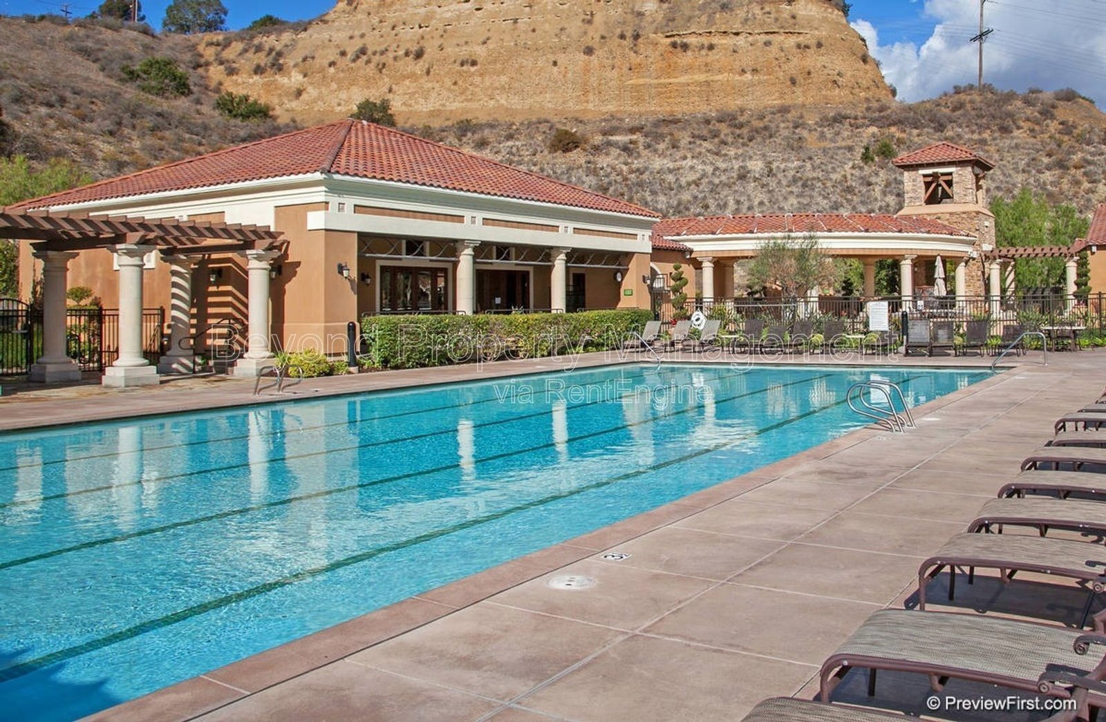 PRIME MISSION VALLEY LIVING – SPACIOUS 3BR TOWNHOME IN EXCLUSIVE COMMUNITY !!! PET FRIENDLY property image