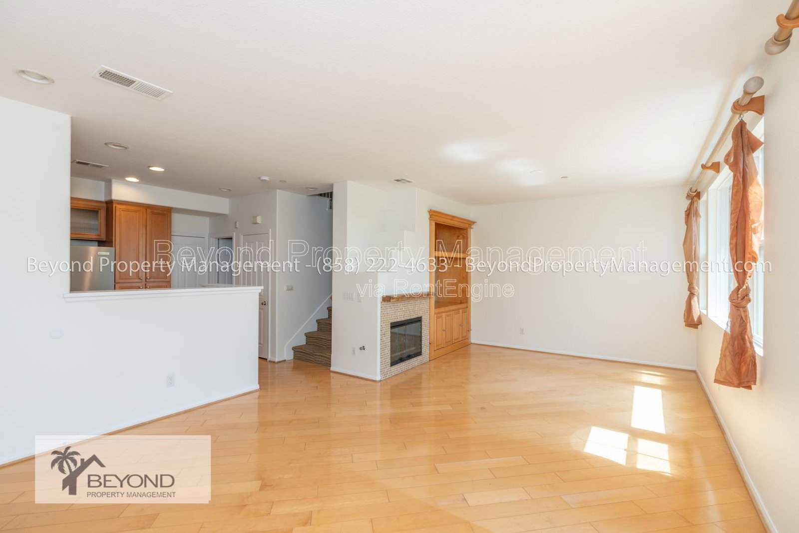 PRIME MISSION VALLEY LIVING – SPACIOUS 3BR TOWNHOME IN EXCLUSIVE COMMUNITY !!! PET FRIENDLY property image