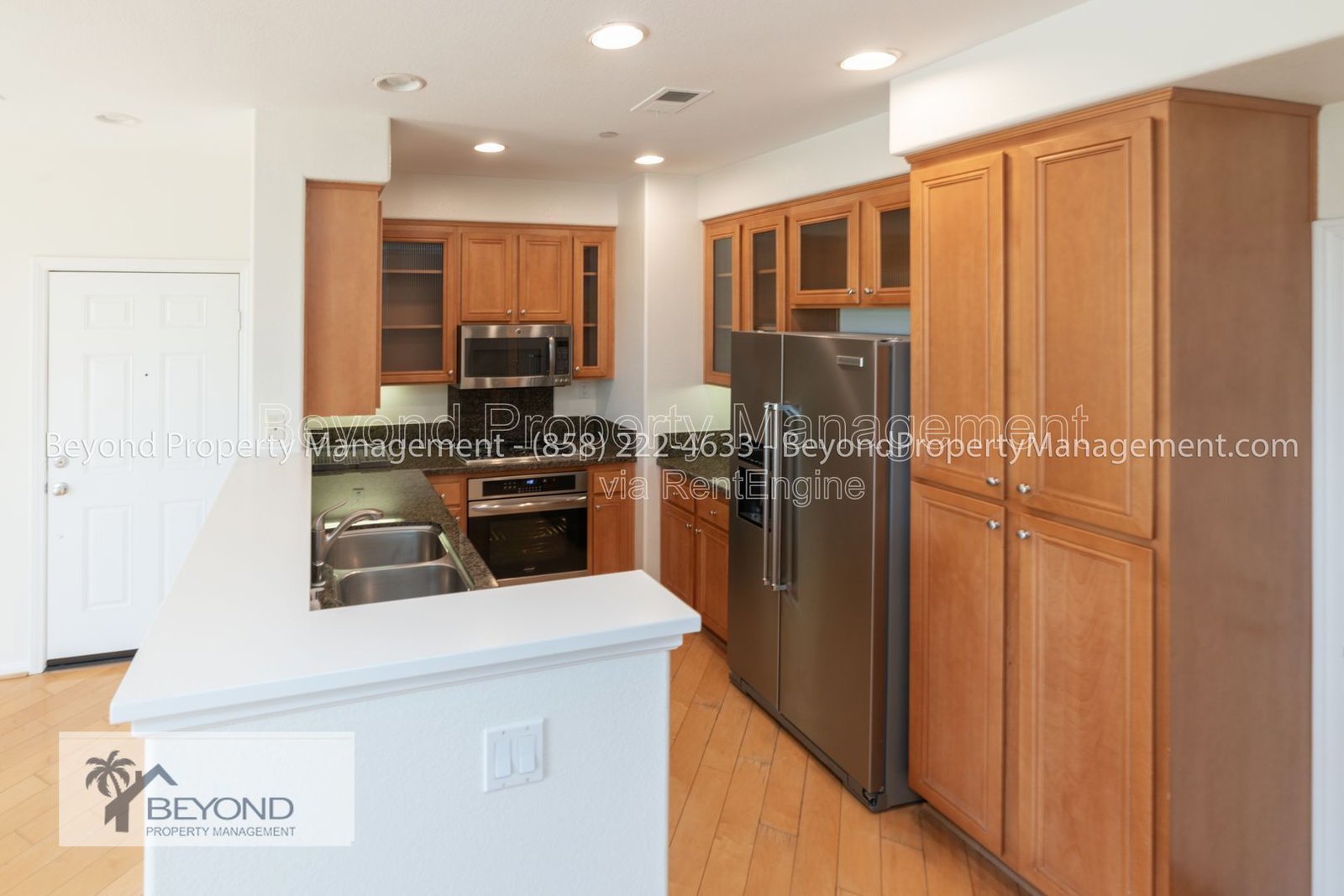 PRIME MISSION VALLEY LIVING – SPACIOUS 3BR TOWNHOME IN EXCLUSIVE COMMUNITY !!! PET FRIENDLY property image