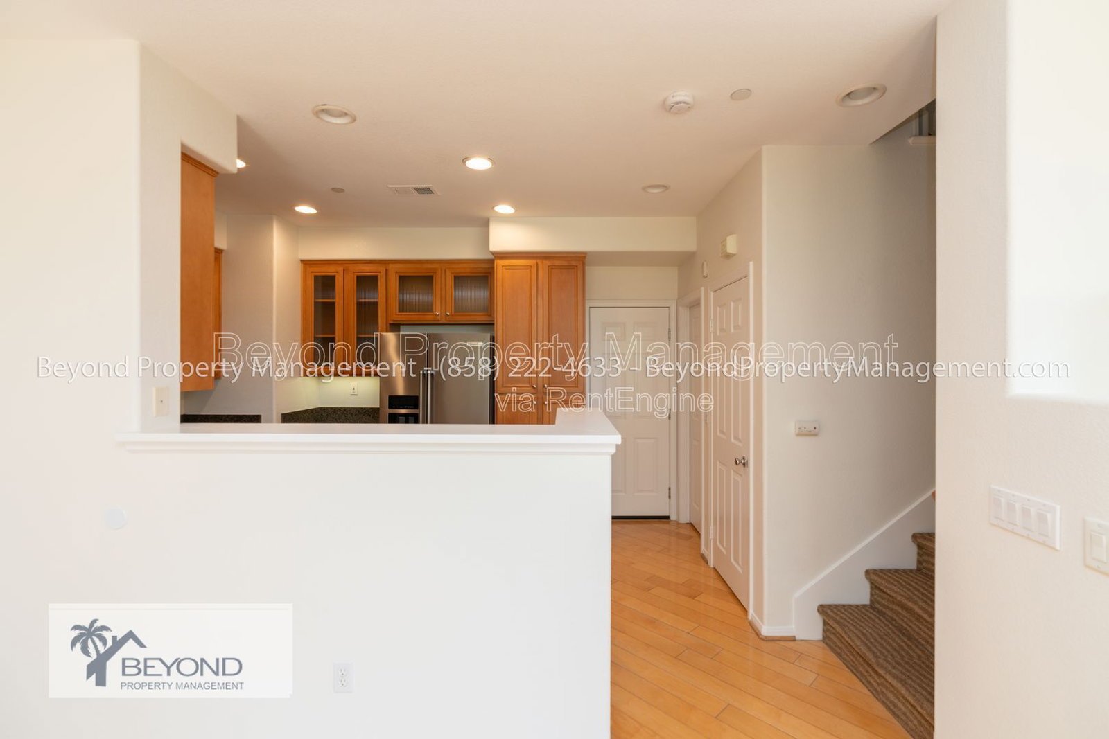 PRIME MISSION VALLEY LIVING – SPACIOUS 3BR TOWNHOME IN EXCLUSIVE COMMUNITY !!! PET FRIENDLY property image