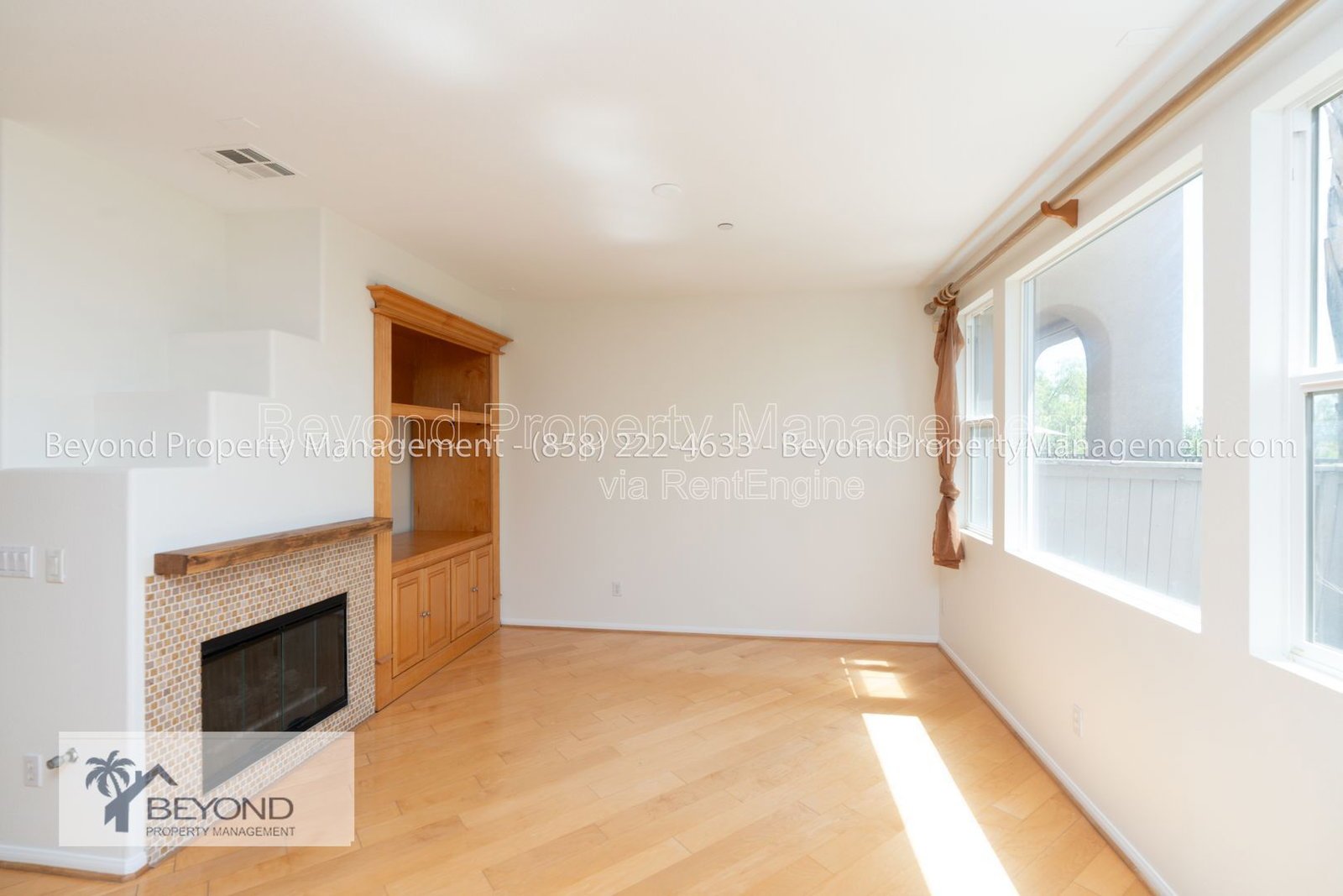 PRIME MISSION VALLEY LIVING – SPACIOUS 3BR TOWNHOME IN EXCLUSIVE COMMUNITY !!! PET FRIENDLY property image