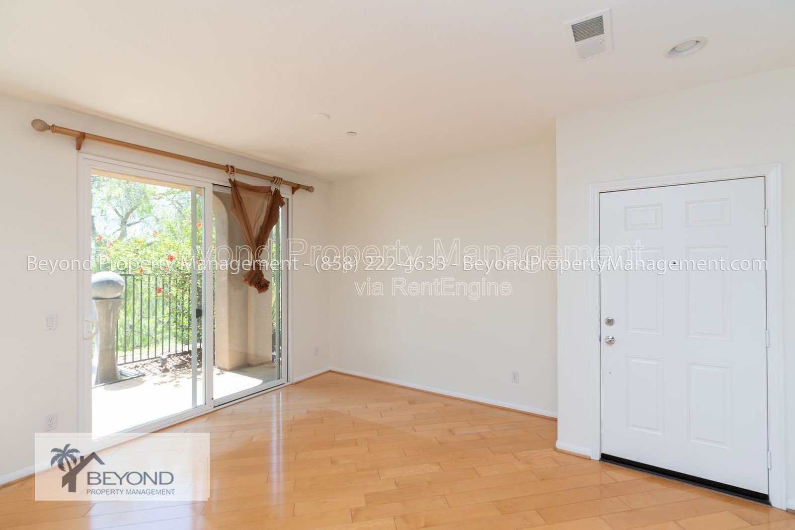 PRIME MISSION VALLEY LIVING – SPACIOUS 3BR TOWNHOME IN EXCLUSIVE COMMUNITY !!! PET FRIENDLY property image