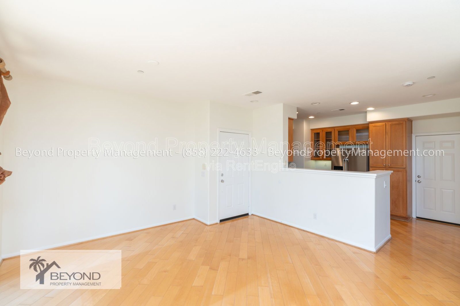 PRIME MISSION VALLEY LIVING – SPACIOUS 3BR TOWNHOME IN EXCLUSIVE COMMUNITY !!! PET FRIENDLY property image