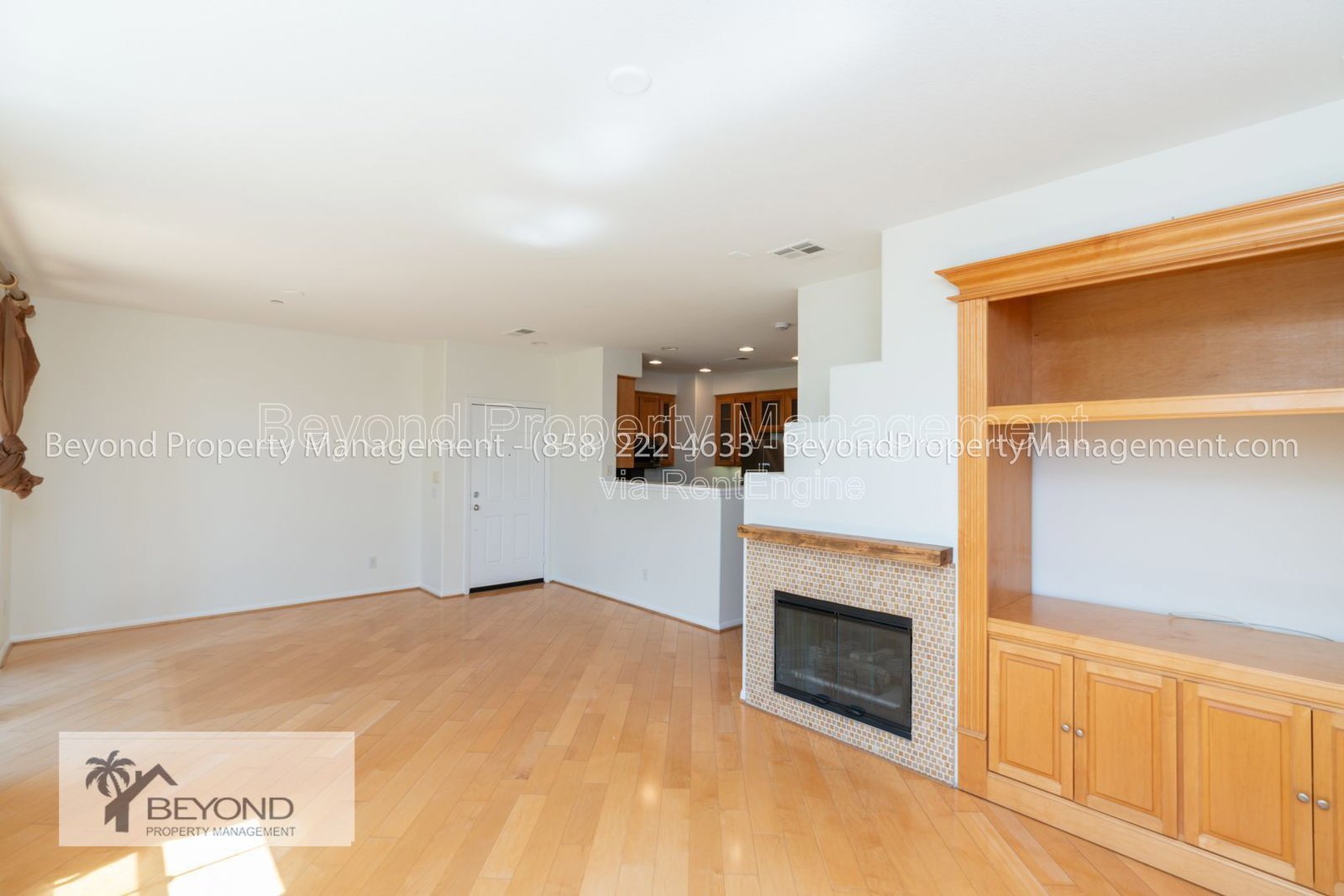 PRIME MISSION VALLEY LIVING – SPACIOUS 3BR TOWNHOME IN EXCLUSIVE COMMUNITY !!! PET FRIENDLY property image