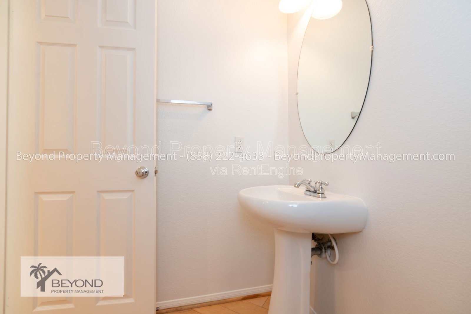 PRIME MISSION VALLEY LIVING – SPACIOUS 3BR TOWNHOME IN EXCLUSIVE COMMUNITY !!! PET FRIENDLY property image