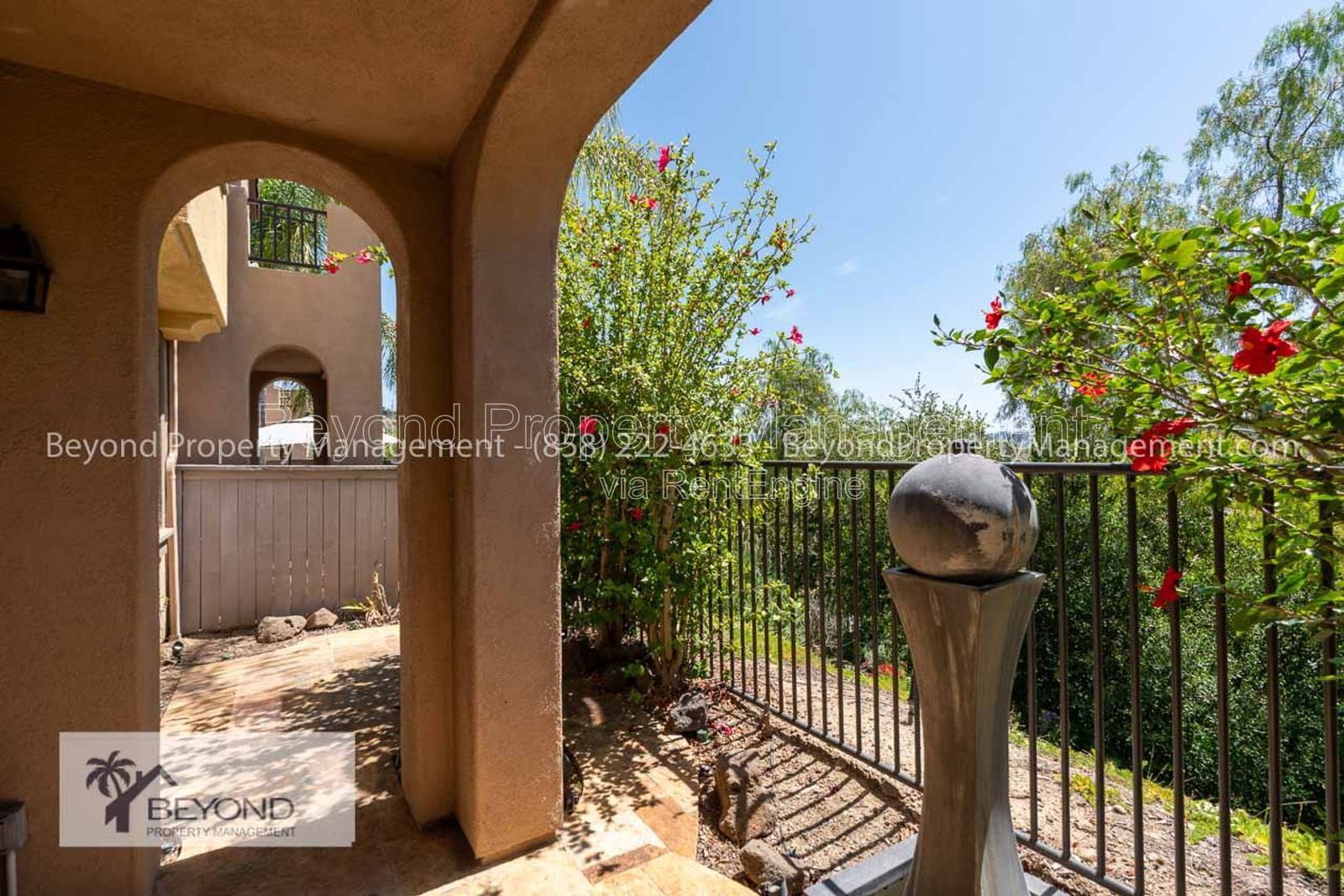 PRIME MISSION VALLEY LIVING – SPACIOUS 3BR TOWNHOME IN EXCLUSIVE COMMUNITY !!! PET FRIENDLY property image
