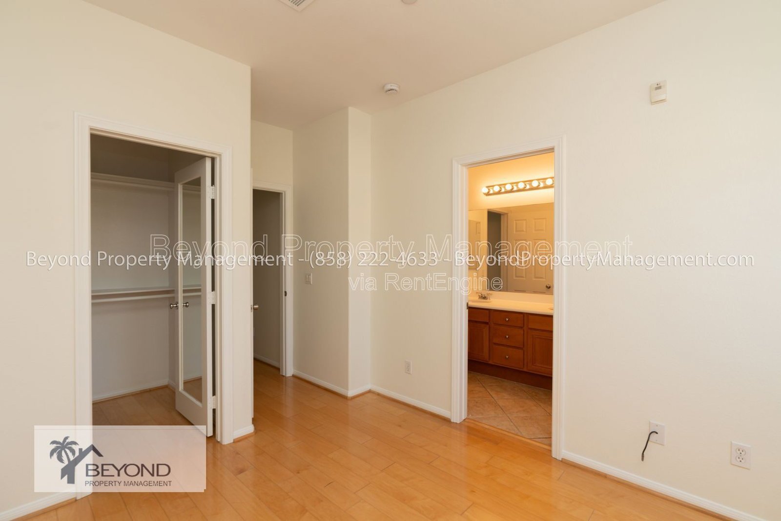 PRIME MISSION VALLEY LIVING – SPACIOUS 3BR TOWNHOME IN EXCLUSIVE COMMUNITY !!! PET FRIENDLY property image