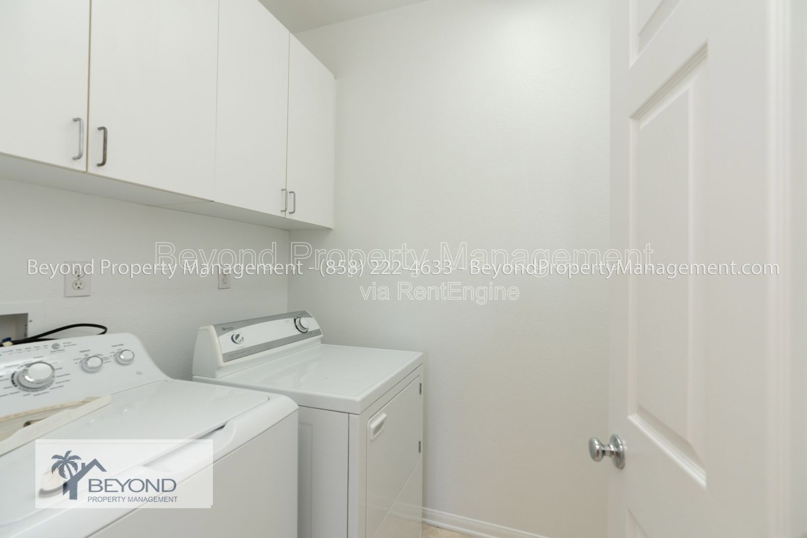 PRIME MISSION VALLEY LIVING – SPACIOUS 3BR TOWNHOME IN EXCLUSIVE COMMUNITY !!! PET FRIENDLY property image