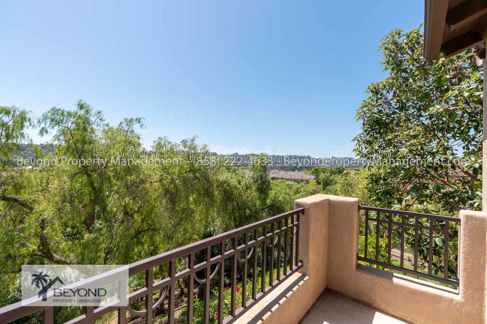 PRIME MISSION VALLEY LIVING – SPACIOUS 3BR TOWNHOME IN EXCLUSIVE COMMUNITY !!! PET FRIENDLY property image