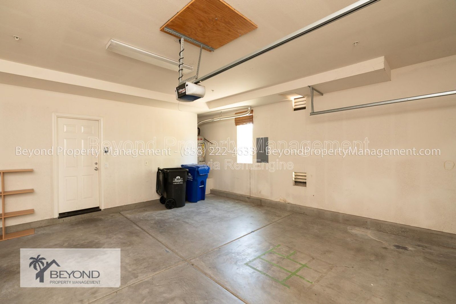 PRIME MISSION VALLEY LIVING – SPACIOUS 3BR TOWNHOME IN EXCLUSIVE COMMUNITY !!! PET FRIENDLY property image