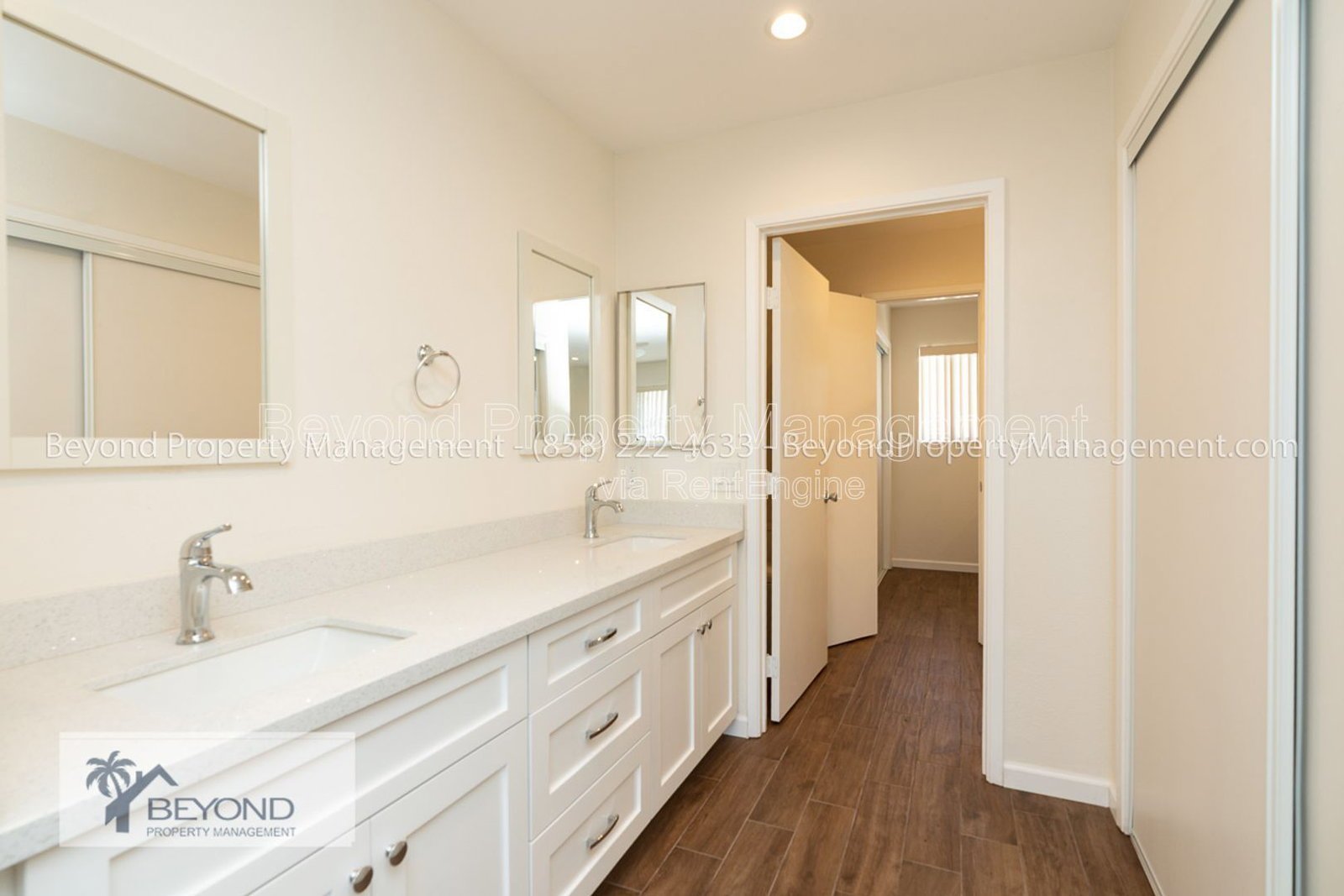 VIBRANT VISTA COND,  2 BEDROOM W/ PRIVATE PATIO,  NEWLY  RENOVATED ! PETS WELCOME!! property image