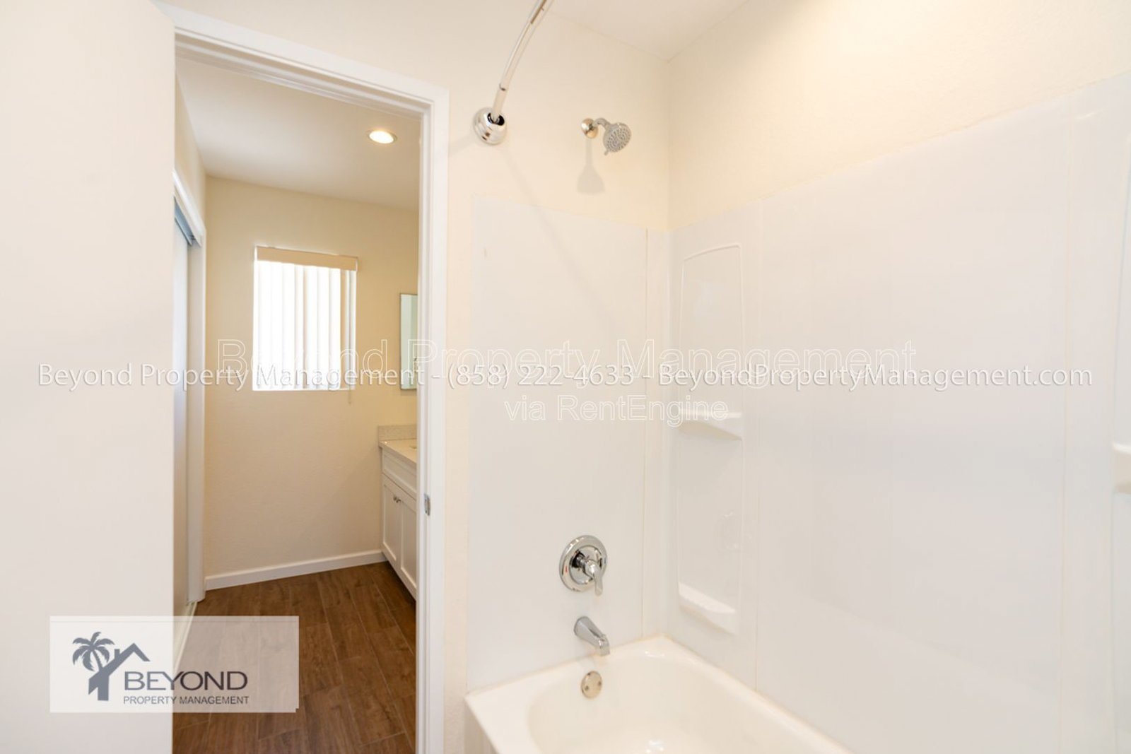 VIBRANT VISTA COND,  2 BEDROOM W/ PRIVATE PATIO,  NEWLY  RENOVATED ! PETS WELCOME!! property image