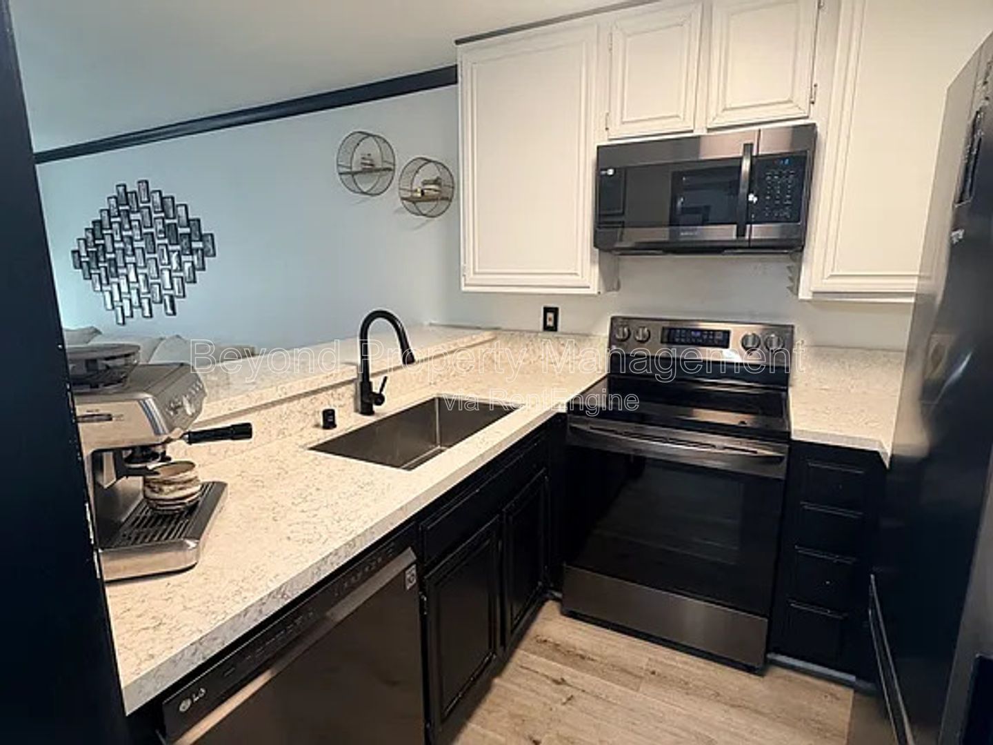 ****PET-FRIENDLY MODERN 1-BED, 1-BATH CONDO IN PRIME SAN CARLOS LOCATION – UPDATED QUARTZ KITCHEN & PRIVATE BALCONY!!!! property image