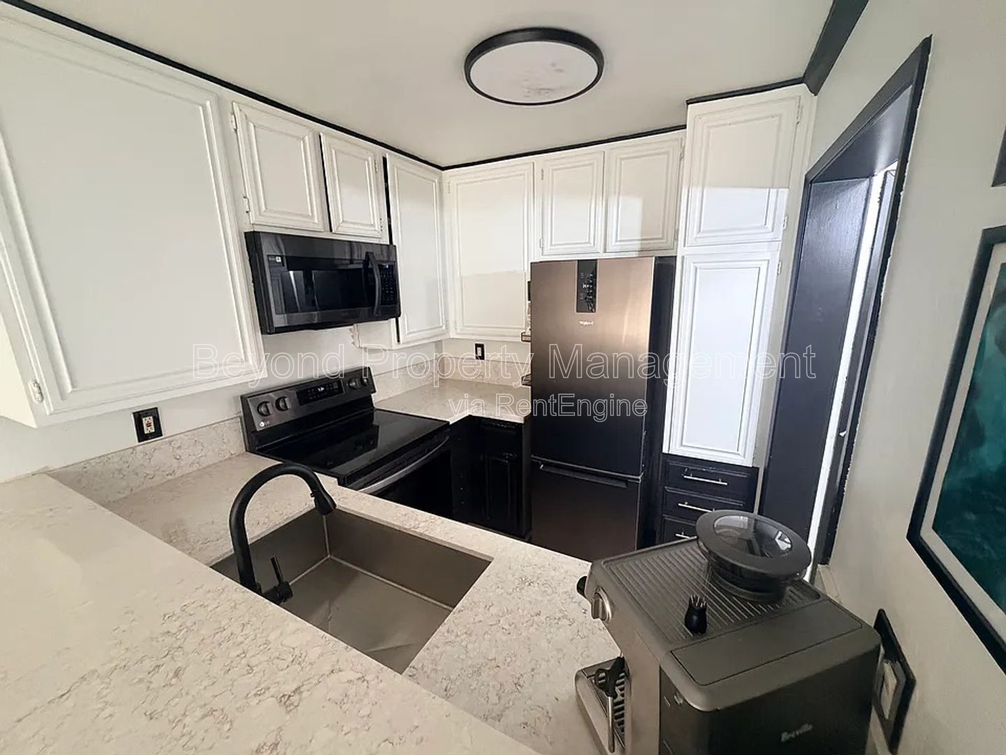 ****PET-FRIENDLY MODERN 1-BED, 1-BATH CONDO IN PRIME SAN CARLOS LOCATION – UPDATED QUARTZ KITCHEN & PRIVATE BALCONY!!!! property image
