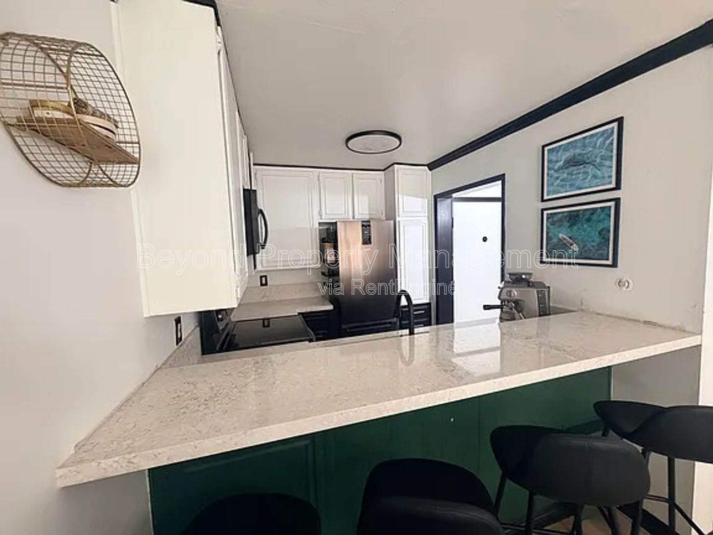 ****PET-FRIENDLY MODERN 1-BED, 1-BATH CONDO IN PRIME SAN CARLOS LOCATION – UPDATED QUARTZ KITCHEN & PRIVATE BALCONY!!!! property image