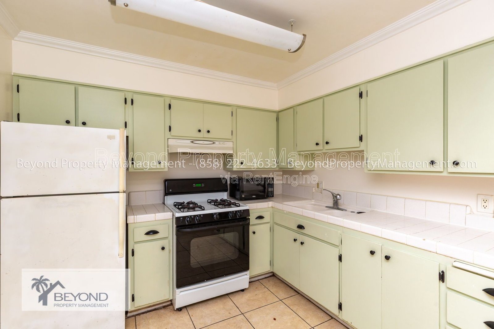 LOOK NO FURTHER! LARGE, GROUND FLOOR 2 BEDROOM CONDO! CLAIREMONT MESA! property image