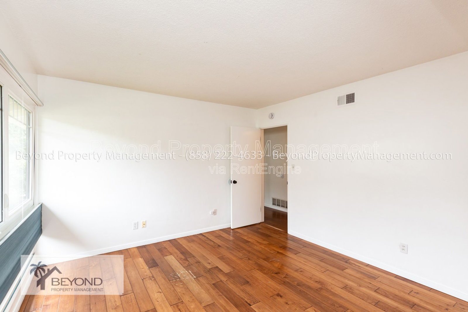 ** LA JOLLA HOME** CORNER LOT ** LARGE BACKYARD ** SPACIOUS ** EV CHARGERS ** property image