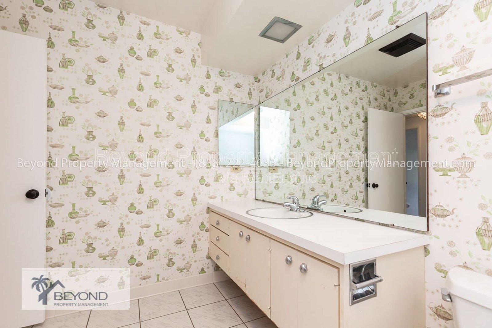 ** LA JOLLA HOME** CORNER LOT ** LARGE BACKYARD ** SPACIOUS ** EV CHARGERS ** property image