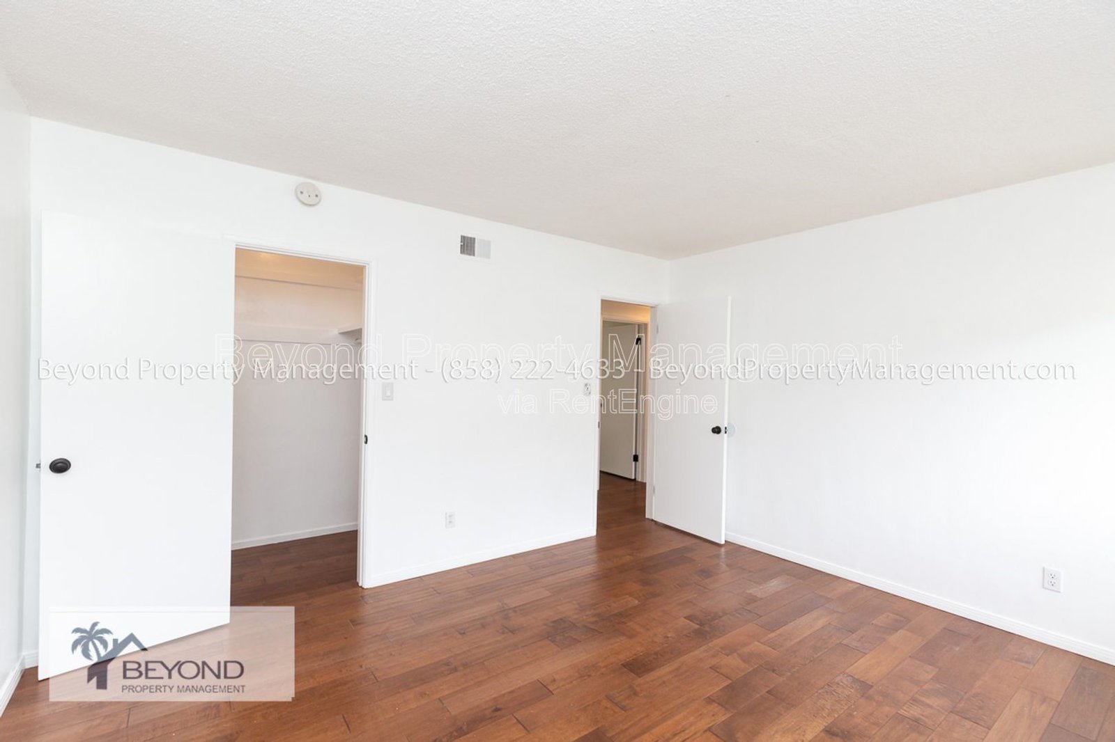 ** LA JOLLA HOME** CORNER LOT ** LARGE BACKYARD ** SPACIOUS ** EV CHARGERS ** property image