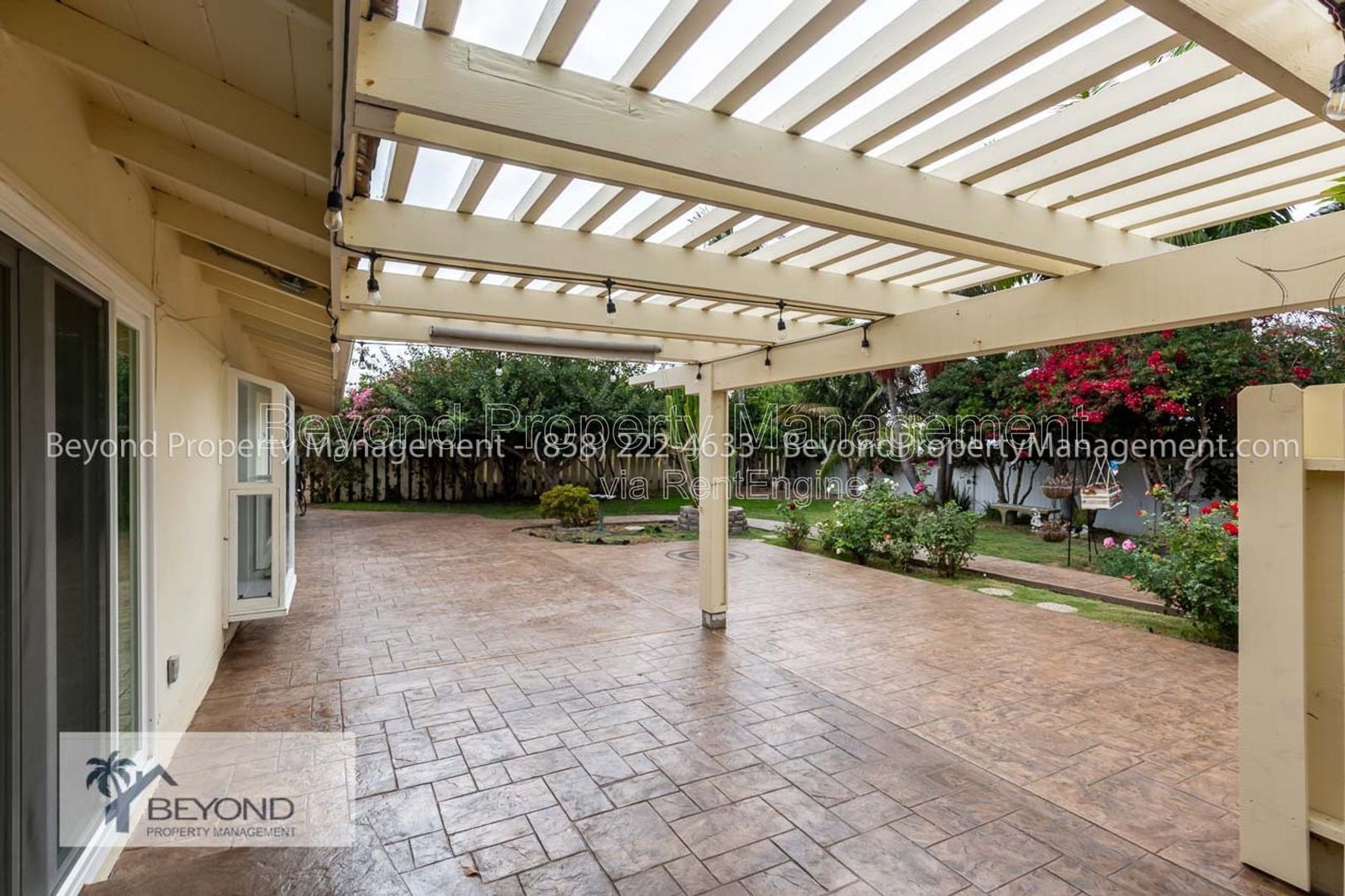** LA JOLLA HOME** CORNER LOT ** LARGE BACKYARD ** SPACIOUS ** EV CHARGERS ** property image