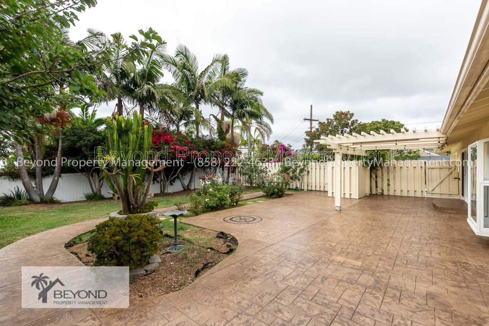 ** LA JOLLA HOME** CORNER LOT ** LARGE BACKYARD ** SPACIOUS ** EV CHARGERS ** property image