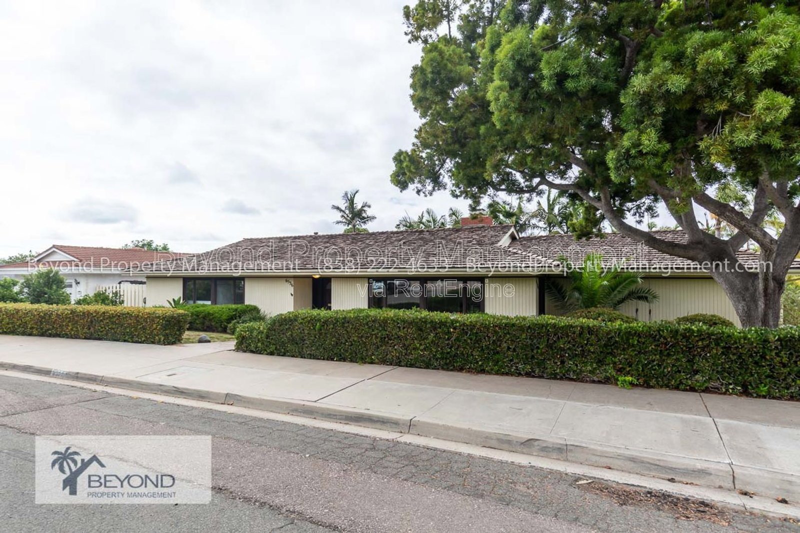 ** LA JOLLA HOME** CORNER LOT ** LARGE BACKYARD ** SPACIOUS ** EV CHARGERS ** property image