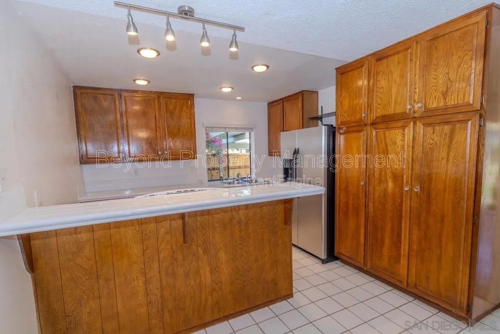 **RARE 4-BEDROOM END UNIT IN MISSION PLAYMOR PET FRIENDLY!!** property image