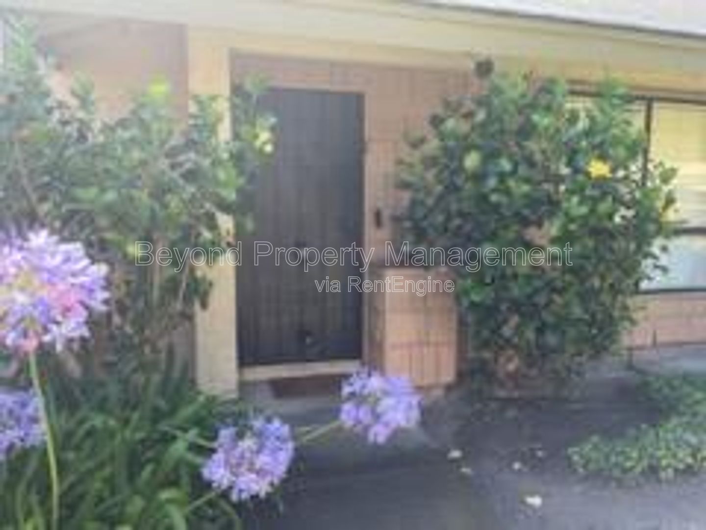 **RARE 4-BEDROOM END UNIT IN MISSION PLAYMOR PET FRIENDLY!!** property image