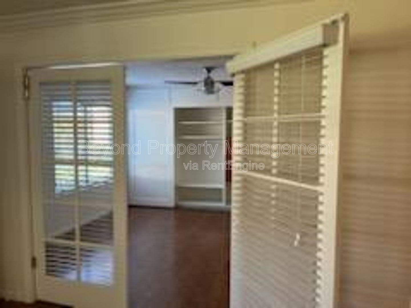**RARE 4-BEDROOM END UNIT IN MISSION PLAYMOR PET FRIENDLY!!** property image