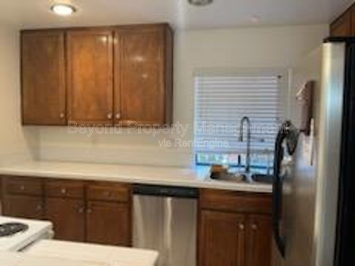 **RARE 4-BEDROOM END UNIT IN MISSION PLAYMOR PET FRIENDLY!!** property image