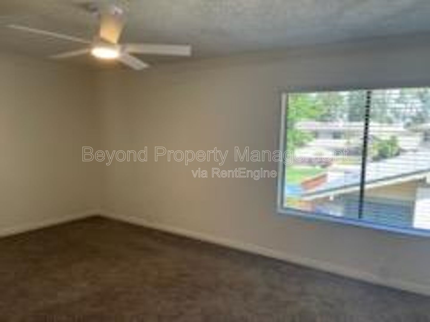 **RARE 4-BEDROOM END UNIT IN MISSION PLAYMOR PET FRIENDLY!!** property image