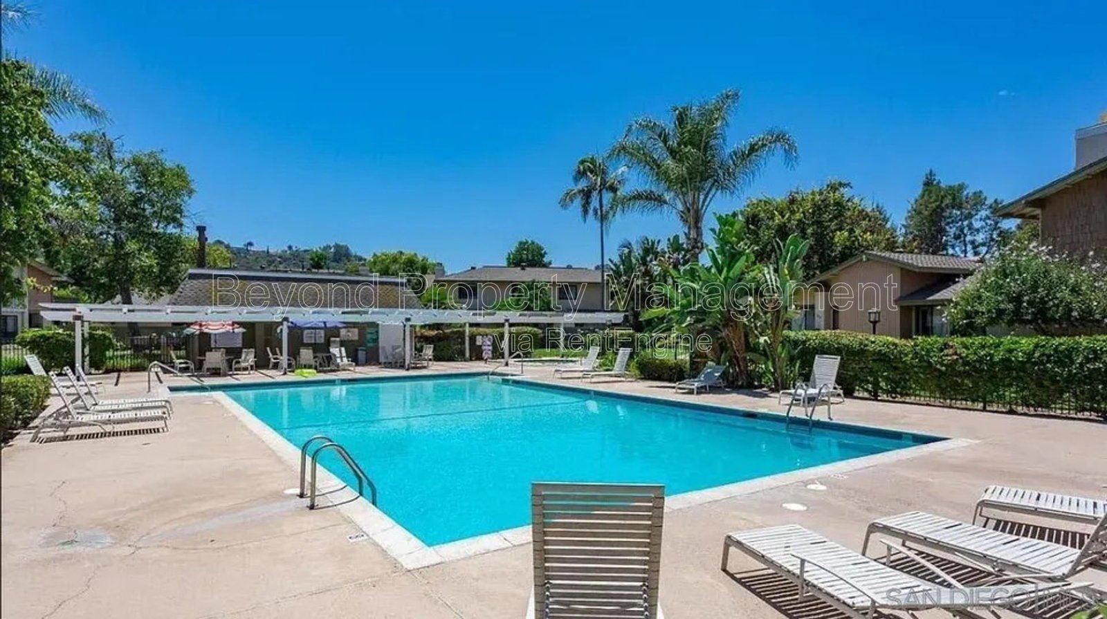 **RARE 4-BEDROOM END UNIT IN MISSION PLAYMOR PET FRIENDLY!!** property image