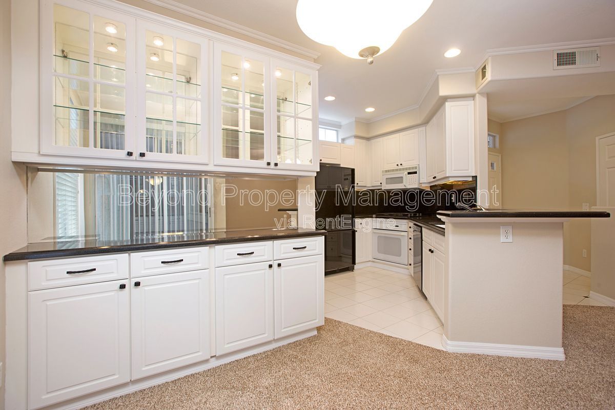 ***2 BED 2 BATH CONDO***PET-FRIENDLY***DETACHED GARAGE***FIREPLACE***GROUND FLOOR UNIT*** property image